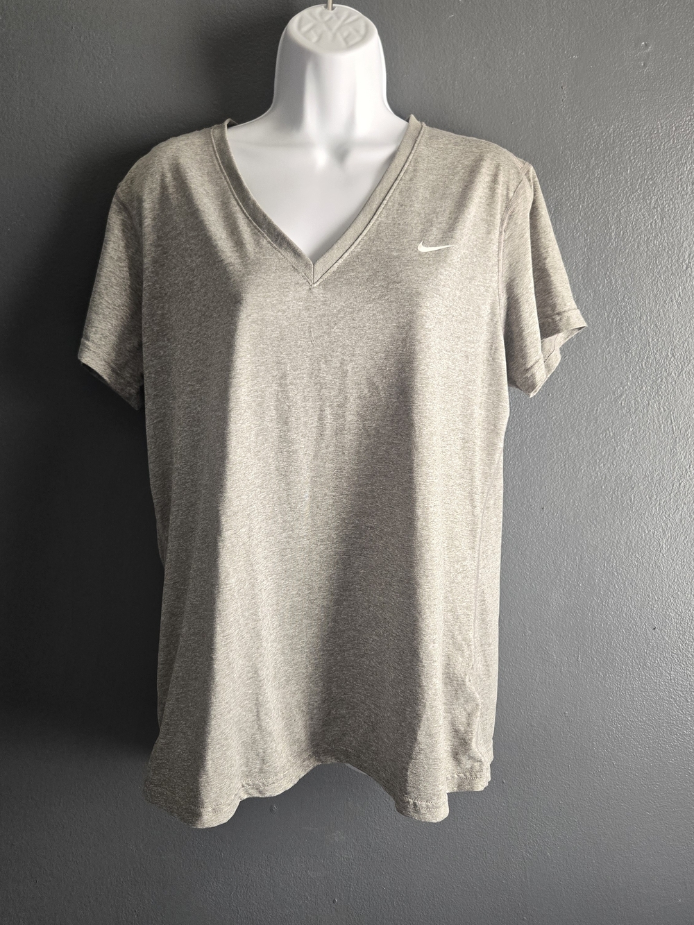 Nike Gray Dri-FIT Women's XL Sporty Performance Clean Girl Tee